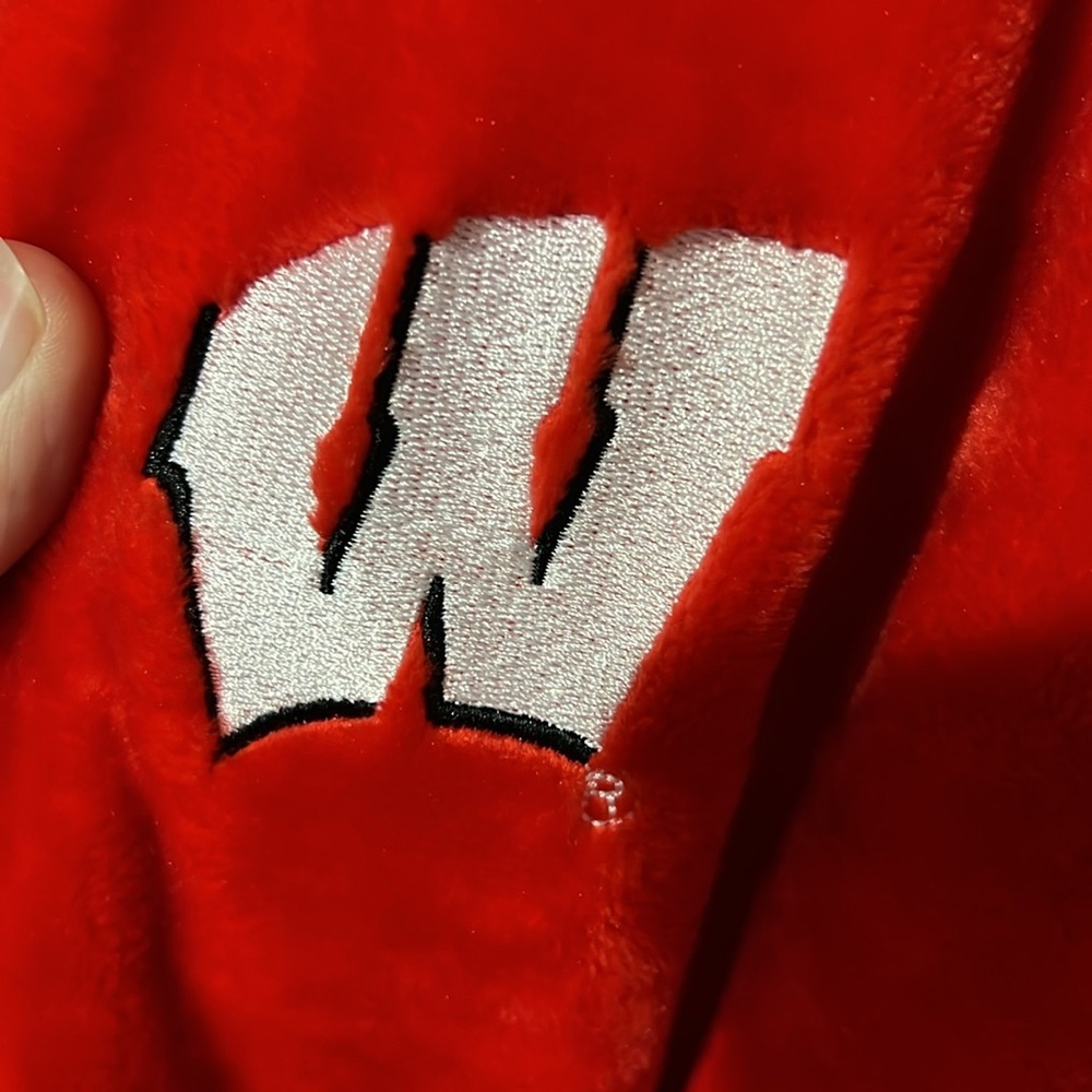 Wisconsin Badgers robe - Picture 3 of 5